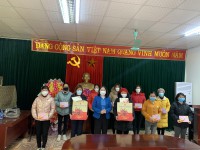 Liên đoàn Lao động huyện Bảo Lạc Trao quà cho Người lao động nhân dịp tết nguyên đán Nhâm Dần