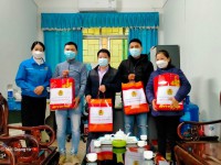 Công đoàn Ngành Nông nghiệp và PTNT Cao Bằng trao tặng Túi "An sinh Công đoàn" cho Công nhân lao động Khối Doanh nghiệp