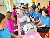 Liên đoàn Lao động huyện Trùng Khánh tham gia “Tuần lễ gửi tiền tiết kiệm chung tay vì người nghèo”