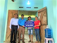Công đoàn Viên chức tỉnh Cao Bằng trao kinh phí hỗ trợ sửa nhà Mái ấm Công đoàn cho hoàn cảnh khó khăn