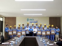 Liên đoàn Lao động tỉnh tặng quà cho công nhân, người lao động hoàn cảnh khó khăn tại Công ty cổ phần Khoáng sản Tấn Phát