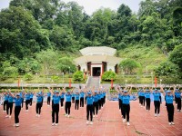 Liên đoàn Lao động huyện Nguyên Bình tổ chức đồng diễn bài thể dục giữa giờ tại Khu di tích quốc gia đặc biệt rừng Trần Hưng Đạo