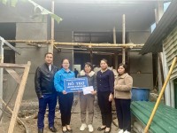 Trao kinh phí hỗ trợ nhà ở mới Mái ấm Công đoàn từ "Quỹ xã hội" của Liên đoàn Lao động tỉnh Cao Bằng