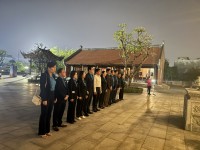Đoàn đại biểu Liên đoàn Lao động tỉnh Cao Bằng dâng hương tưởng niệm đồng chí Nguyễn Đức Cảnh