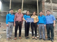 Liên đoàn Lao động huyện Hoà An bàn giao kinh phí hỗ trợ làm nhà “Mái ấm Công đoàn” cho đoàn viên