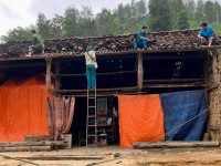 Công đoàn UBND xã Lê Lợi , huyện Thạch An đã giúp dân lợp mái, sửa nhà cho gia đình có hoàn cảnh đặc biệt khó khăn