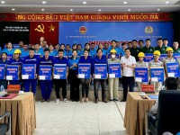 Đoàn Đại biểu Quốc hội tỉnh Cao Bằng thăm, tặng quà đoàn viên, công nhân, người lao động nhân dịp Tháng Công nhân năm 2024