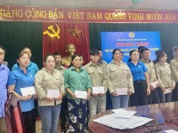 Liên đoàn Lao động huyện Bảo Lạc tổ chức tặng quà đoàn viên, công nhân, viên chức, lao động nhân dịp Tháng Công nhân năm 2024