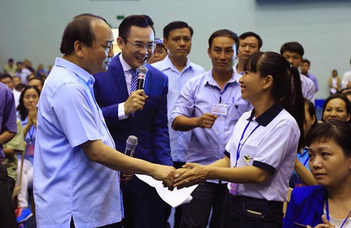 Thủ tướng Nguyễn Xuân Phúc trong một lần đối thoại với công nhân Đồng Nai