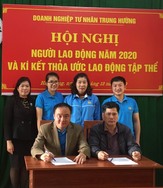 Doanh nghiệp tư nhân Trung Hường huyện Hà Quảng, tổ chức ký kết TƯLĐTT quy định bữa ăn ca cho Người lao động từ 30.000 - 50.000đ/ca.