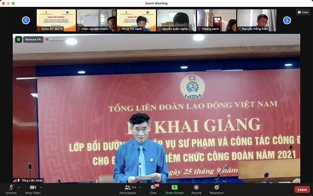 Đồng chí Trần Văn Thuật, Phó Chủ tịch Tổng LĐLĐ Việt Nam phát biểu Khai giảng lớp Bồi dưỡng nghiệp vụ giảng viên kiêm chức công đoàn.