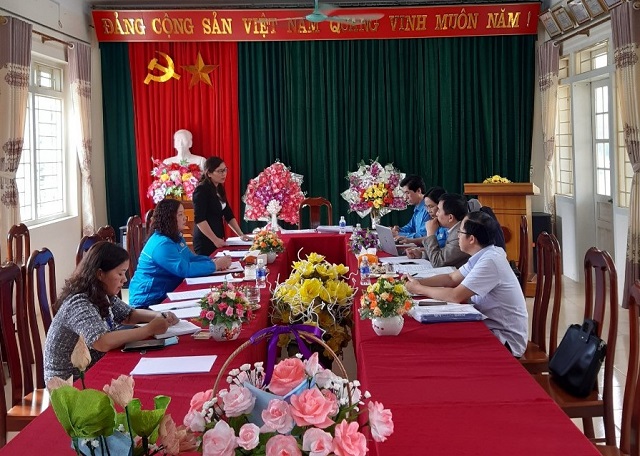 Đoàn giám sát làm việc tại Trường Trung học cơ sở Thị trấn Nguyên Bình.