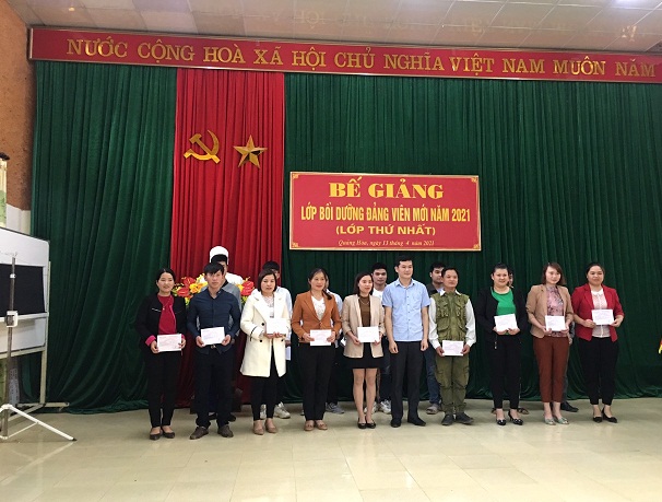 Liên đoàn Lao động huyện Quảng Hòa: Đoàn viên CNVCLĐ huyện tham gia lớp bồi dưỡng lý luận chính trị dành cho đảng viên mới năm 2021