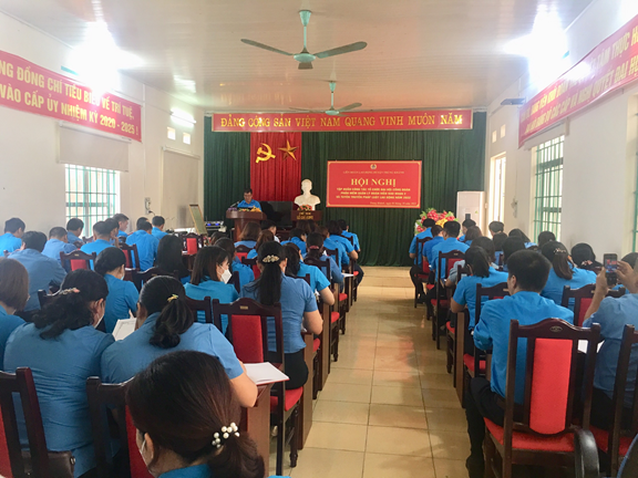 Liên đoàn Lao động huyện Trùng Khánh tổ chức hội nghị tập huấn về công tác tổ chức Đại hội công đoàn cơ sở và tập huấn triển khai phần mềm quản lý đoàn viên giai đoạn 2