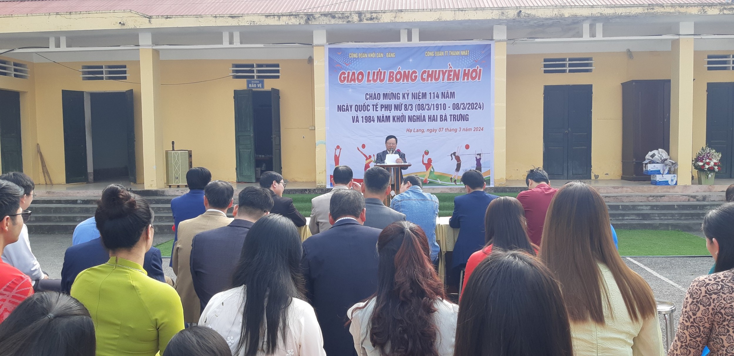 Đc Lục Văn Chuyên Phó Chủ tịch UBND thị trấn Thanh Nhật phát biểu