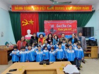Công đoàn Viên chức tỉnh phối hợp tổ chức Chương trình "Tết ấm cho em - Xuân gắn kết" tại Phòng Giáo dục trẻ khuyết tật và Trung tâm Bảo trợ xã hội tỉnh.