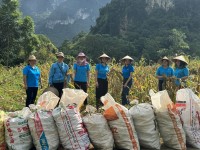 Hoạt động kỷ niệm 77 năm Ngày Thương binh - Liệt sĩ (27/7/1947 - 27/7/2024) của Công đoàn trường THCS Lê Quảng Ba, huyện Hà Quảng