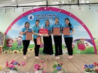 Liên đoàn Lao động thành phố thăm, tặng quà cho đoàn viên, người lao động tại cơ sở mầm non tư thục nhân dịp 30/4 và 1/5