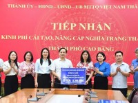 Cán bộ, đoàn viên khối dân vận ủng hộ kinh phí cải tạo, nâng cấp khu an táng các bậc lão thành cách mạng, các đồng chí nguyên Lãnh đạo tỉnh tại nghĩa trang Thanh Sơn