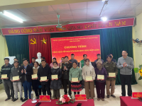 ĐOÀN CÔNG TÁC TỈNH THĂM, TẶNG QUÀ VÀ ĂN...