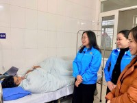 LIÊN ĐOÀN LAO ĐỘNG TỈNH THĂM HỎI, ĐỘNG VIÊN ĐOÀN VIÊN CÔNG ĐOÀN CƠ SỞ BỊ TAI NẠN LAO ĐỘNG!
