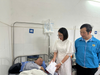 Công đoàn cơ sở Bệnh viện Đa khoa tỉnh thăm hỏi, động viên trao 39,1 triệu đồng hỗ trợ đoàn viên công đoàn mắc bệnh hiểm nghèo!