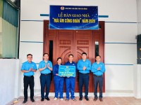 LIÊN ĐOÀN LAO ĐỘNG TỈNH CAO BẰNG TRAO HỖ TRỢ XÂY DỰNG NHÀ “MÁI ẤM CÔNG ĐOÀN” CHO ĐOÀN VIÊN CÓ HOÀN CẢNH KHÓ KHĂN