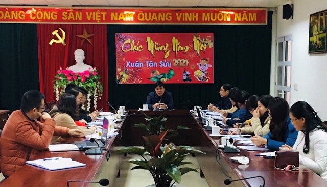 Đồng chí Đỗ Văn Thắng - Chủ tịch LĐLĐ tỉnh chủ trì cuộc họp.