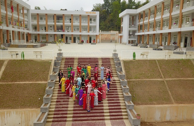 Công đoàn trường Tiểu học Sông Hiến 1 tổ chức kỷ niệm ngày quốc tế phụ nữ 8/3 và hưởng ứng "Tuần lễ áo dài Việt Nam"