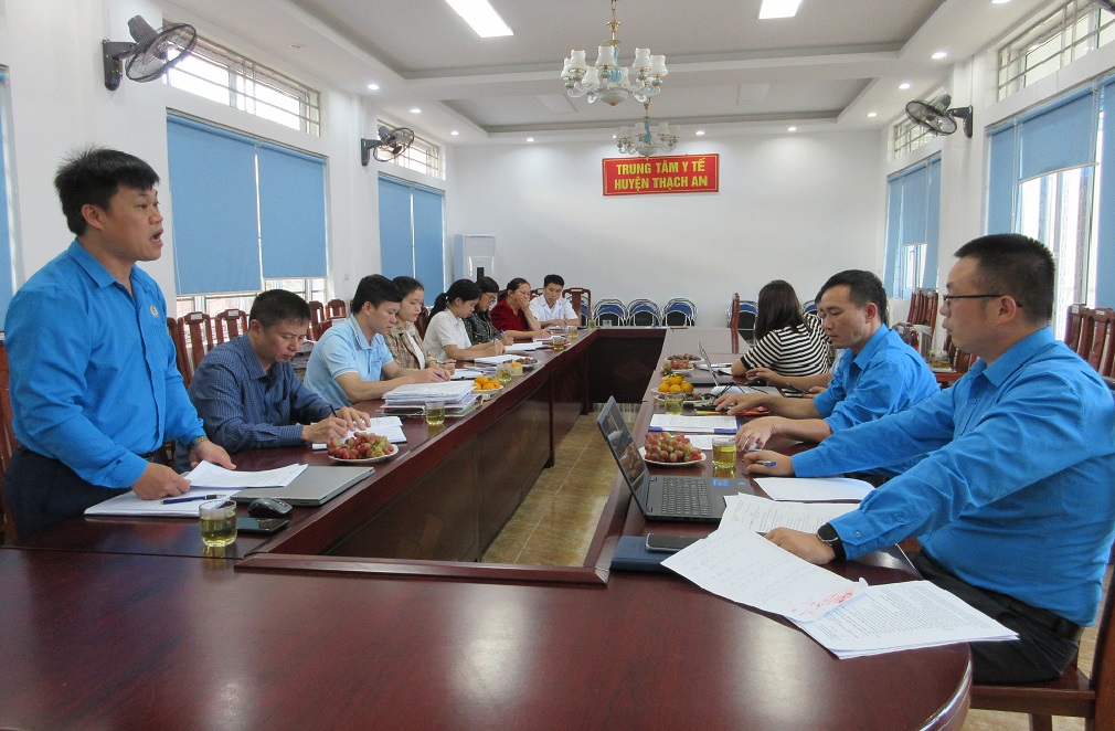 Ảnh 2 Đoàn công tác làm việc tại Trung tâm Y tế huyện Thạch An