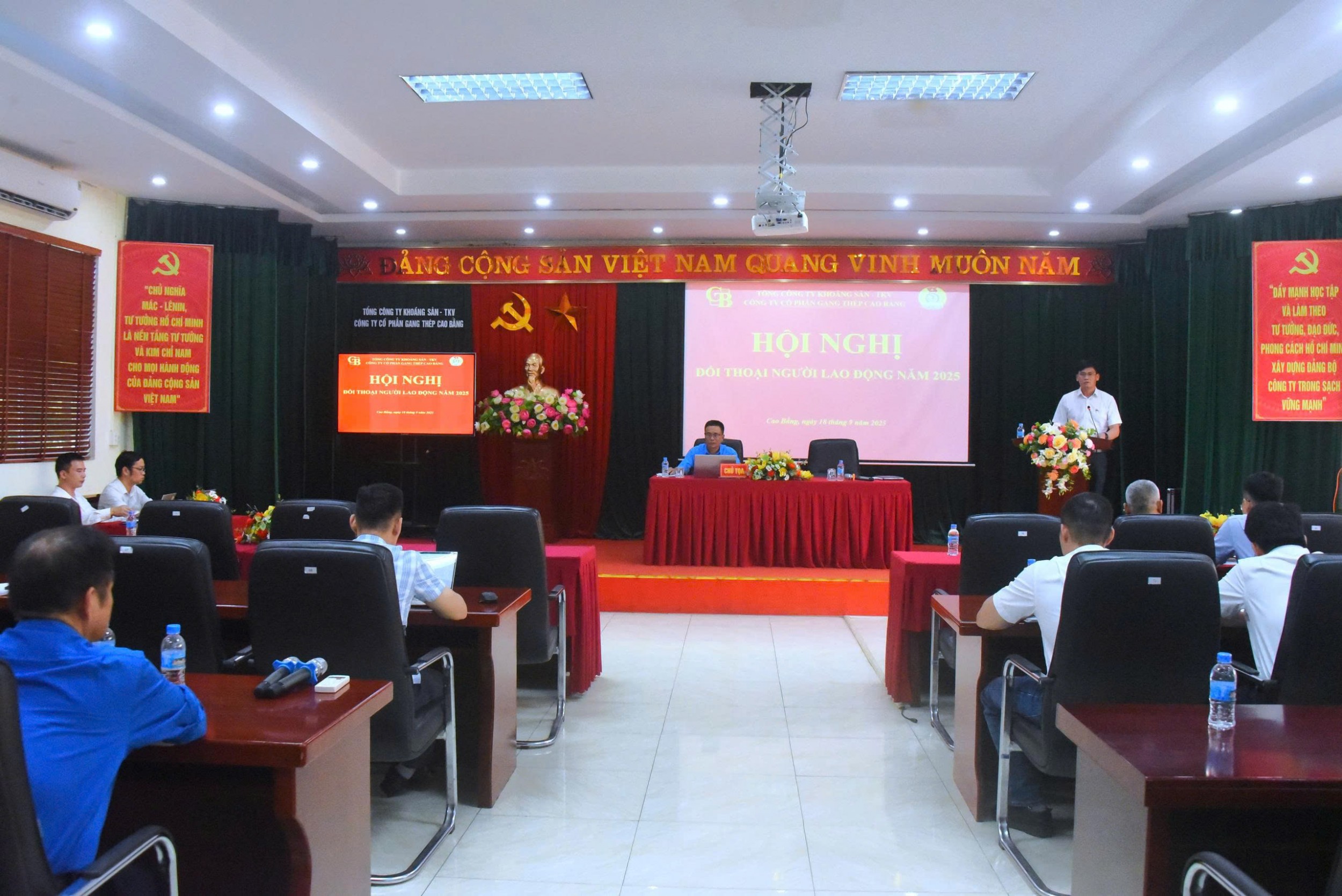 Ban Chấp hành Công đoàn Công ty Cổ phần Gang thép Cao Bằng tổ chức Hội nghị đối thoại trực tiếp với người lao động năm 2025!